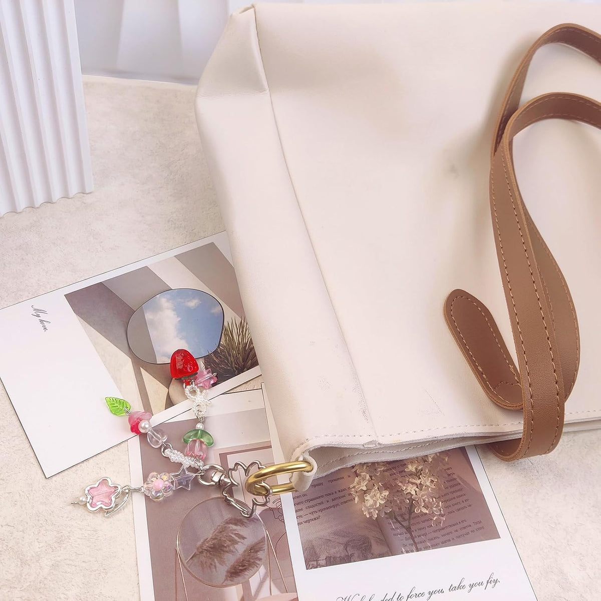 AGEN KGEN Aesthetic Y2K keychains Cute Butterfly Star Strawberry Bear Guitar Keychains Charms for Women Bag Purse Gifts